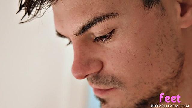 жадная до анала подруга доводит парня ногами перед жесткой еблей в жопу