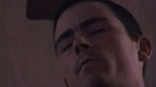 Дэн дрочит на лестнице и заливает ступени густой спермой