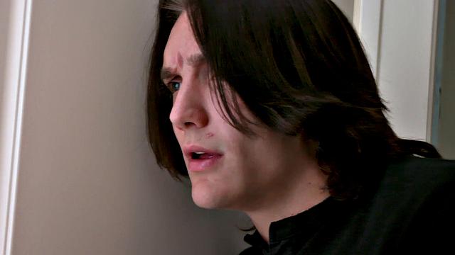 арабка с пирсингом и тату кайфует от чёрного члена и страстного секса