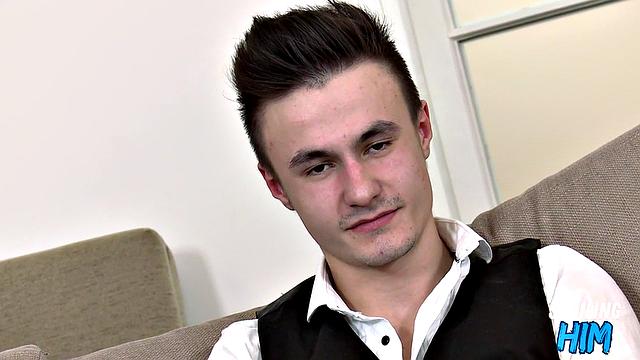 Hot cute casting hunk spreading asshole