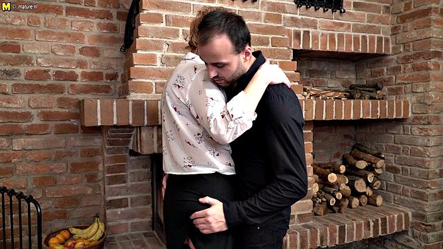 Мэт приглашает мальчика поужинать, а потом делает ему минет за десерт