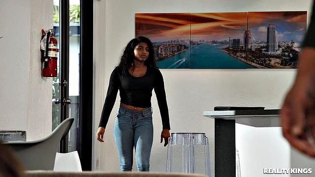 Forget Your Spouse, Threesome House