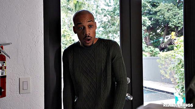 Forget Your Spouse, Threesome House