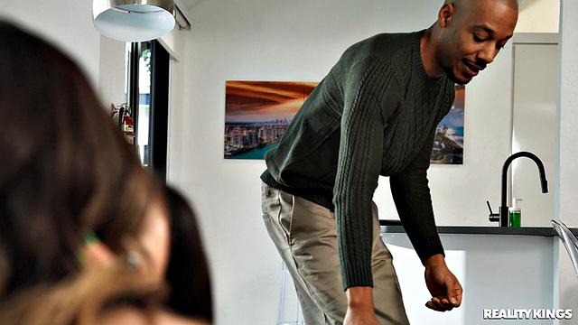 Forget Your Spouse, Threesome House