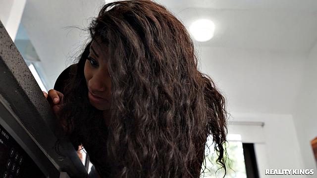 Forget Your Spouse, Threesome House