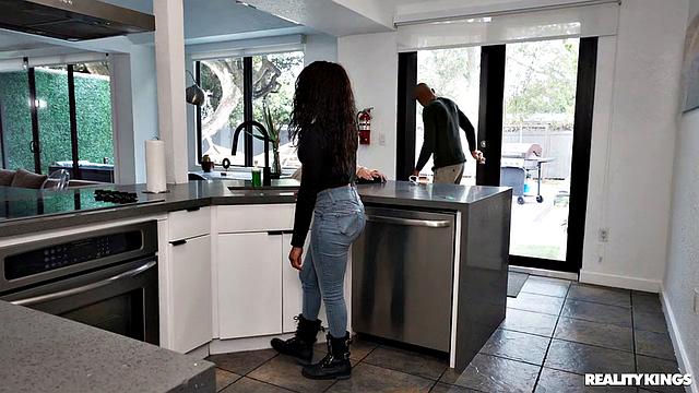 Forget Your Spouse, Threesome House