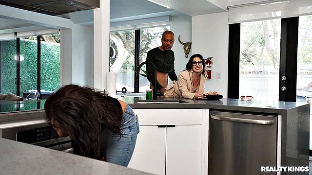 Forget Your Spouse, Threesome House