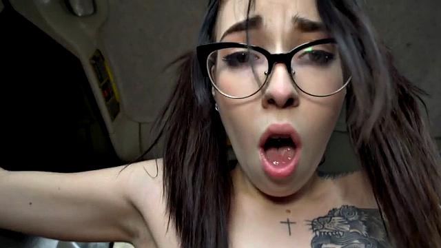 Cab 21yo lady penetrated in wet pussy by fucker