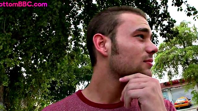 Tattooed Nubian amateur banged outdoors by white top