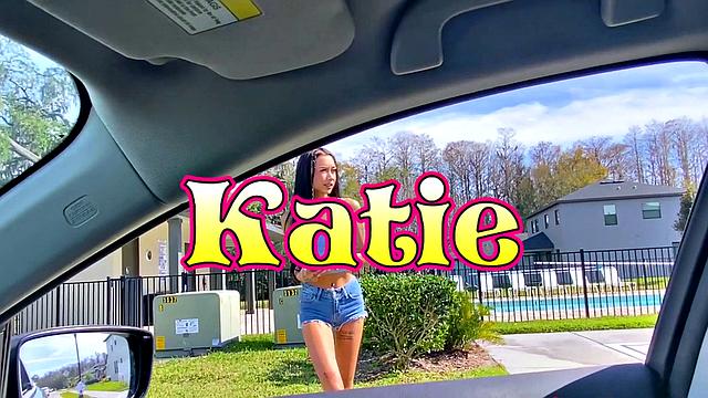 стройная азиатка с бритой киской скачет на члене и получает по полной