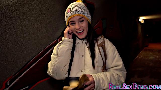 Pulled Bigass cutie riding stranger