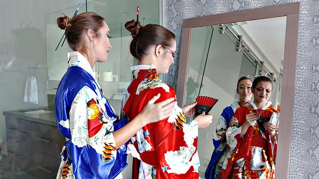 геиша устроила японский ужин - но суши тут не при чём