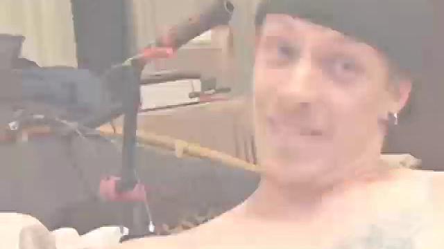 Shane is watching porn when Mason arrives. The boys pull out their cocks, and Mason goes down on Shane. Then Shane gives Mason head and they continue to exchange for a while.