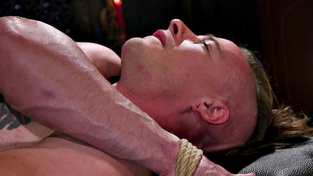 Mature mistress queening sub