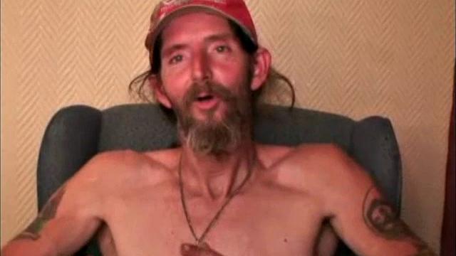 зрелый мужик и его золотая рука - псу тут не место