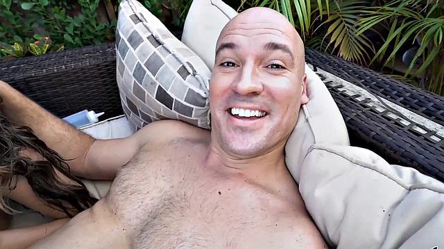 Creaming babe smashed in cunt by horny fucker