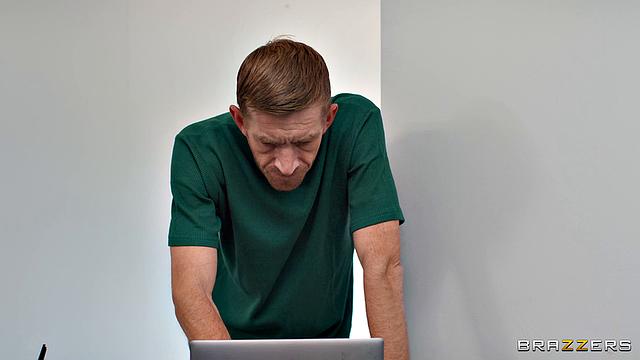 Cheating Wife Gets Down