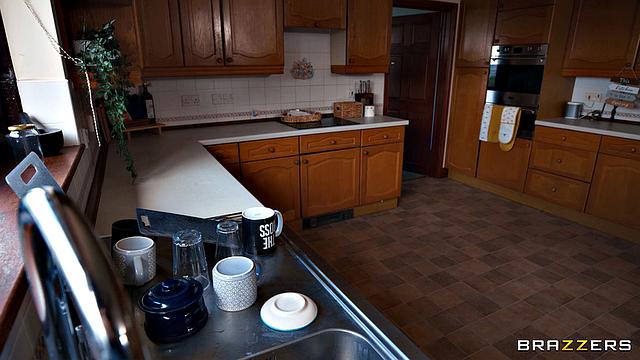 Cheating Wife Gets Down