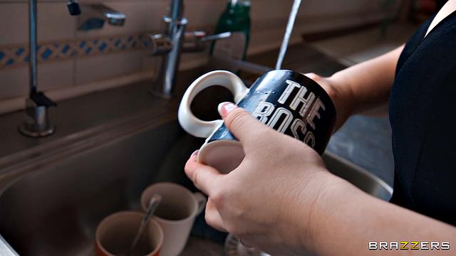 Cheating Wife Gets Down