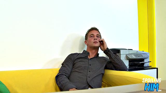 Amateur twink analfucked at casting