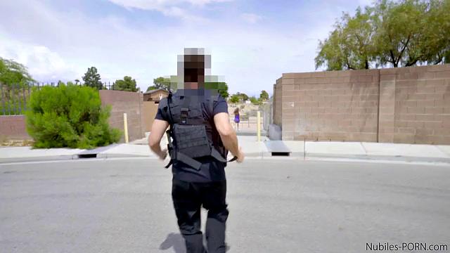 Алекса Нова отсасывает охраннику - свобода дороже, чем срок