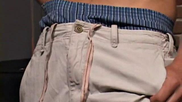 Sydney Austin кончает на ладонь, нежно дрочит толстый член