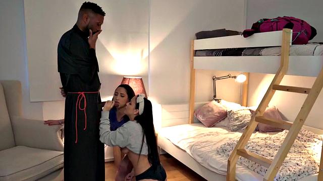 Oral sex & BBC pounding in FFM with a hot hostel babe