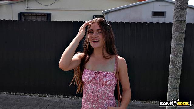 юнипер крутит жаркий секс с тони на улице, наслаждаясь его большим членом