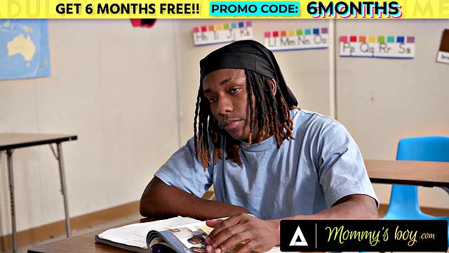 Учительница с пышной грудью Лолли Деймс соблазняет взрослого ученика и принимает его член в свою попку.