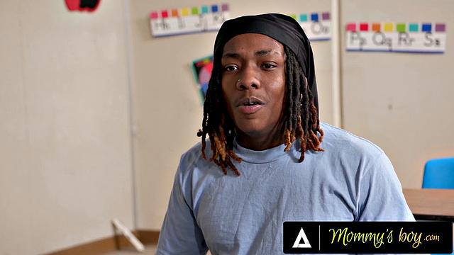 Учительница с пышной грудью Лолли Деймс соблазняет взрослого ученика и принимает его член в свою попку.