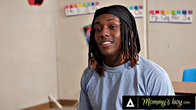 Учительница с пышной грудью Лолли Деймс соблазняет взрослого ученика и принимает его член в свою попку.