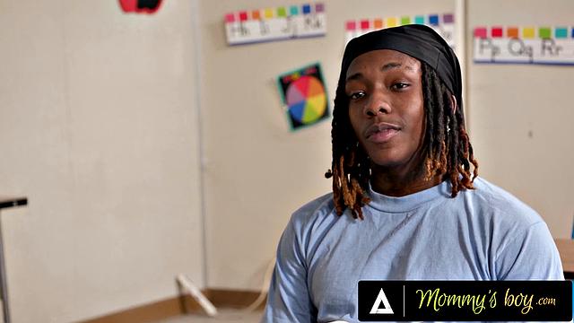 Учительница с пышной грудью Лолли Деймс соблазняет взрослого ученика и принимает его член в свою попку.