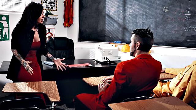 Kinky classroom threesome with tattooed MILF & bi boys for cum in mouth