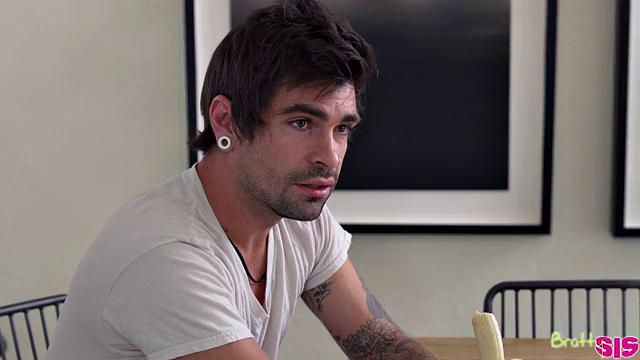 Helping To Solve Stepsisters Issue - S25:E4