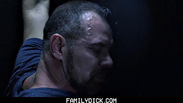 My Dad's a Pervert Chapter 1: Store Backroom Gloryhole