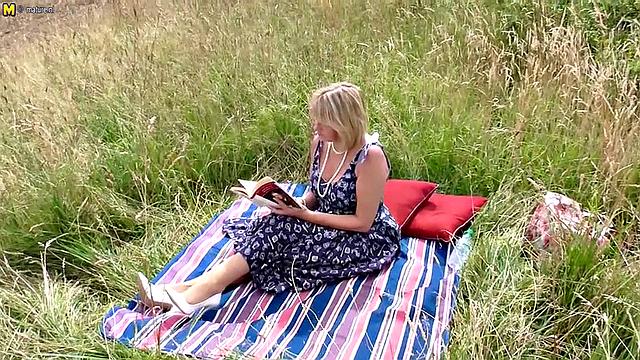 британская жена устроила страстный трах под открытым небом