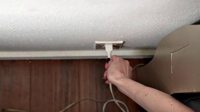 Big-ass cougar in lingerie likes cockriding in close up