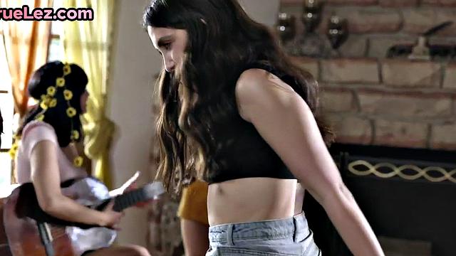 Nympho lez couple pleasing hairy muff by fingering and eating out