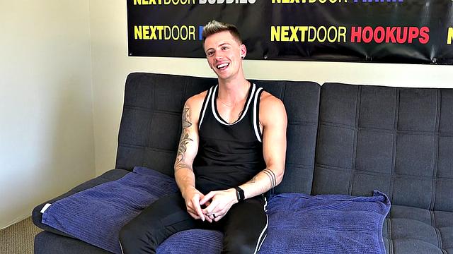 Amateur inked jock jerks on casting till cumshot