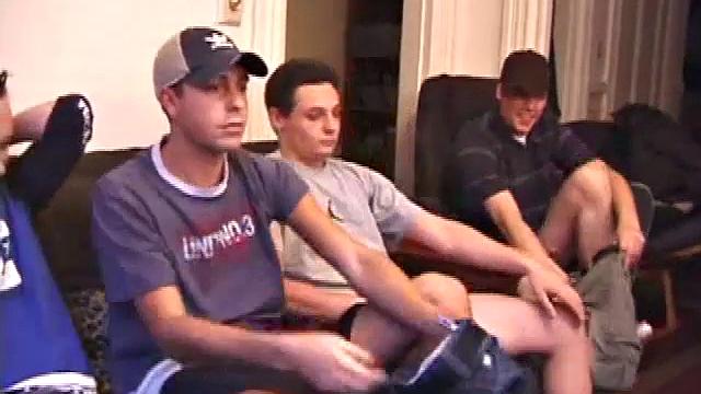 five gay guys stroking it out together-who finishes first?