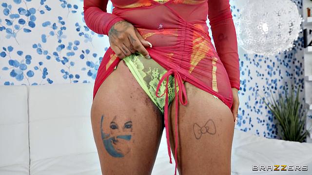 Пэрис The Muse получает глубокий трах от Мануэля Феррары, любит жестко и доминировать сверху.