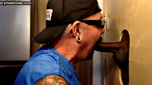 Gloryhole DILF sucks black dong at home till facial