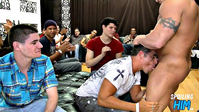 Retro party amateurs giving public head