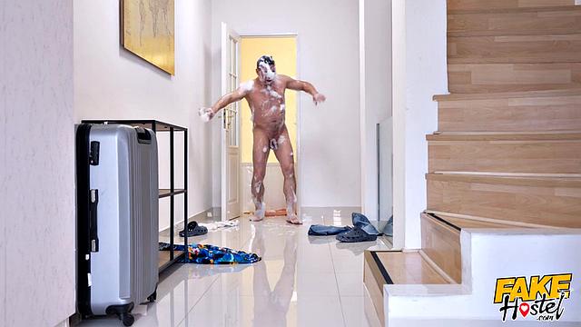 Shampoo Monster Gets Messy