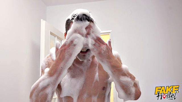 Shampoo Monster Gets Messy
