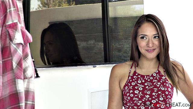 Sara Luvv fucks the cable guy while husband is out!