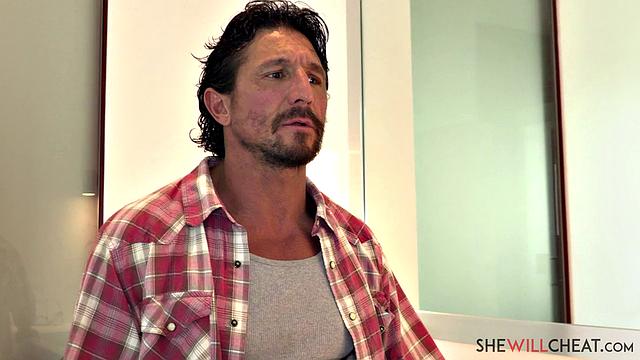 Sara Luvv fucks the cable guy while husband is out!