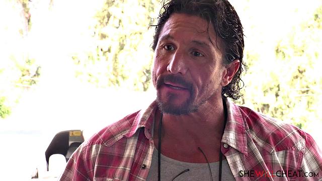 Sara Luvv fucks the cable guy while husband is out!