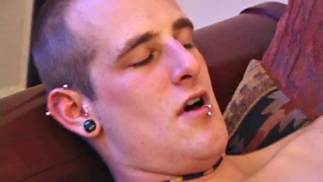 Torque жадно сосет у Jake, потом оба жестко трахаются по-мужски.