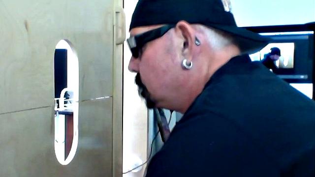 Thick Gloryhole Suck Off